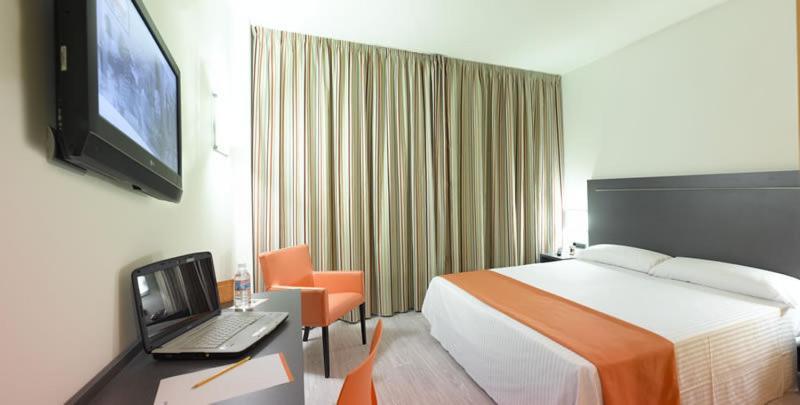 Hotel H2 Ávila Bilik gambar